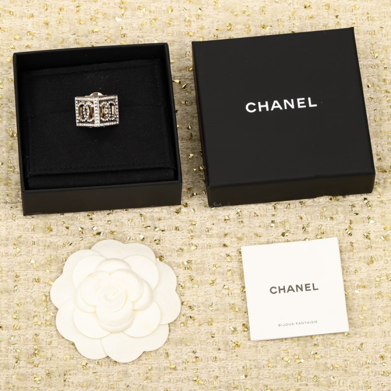 Ch*el brooches